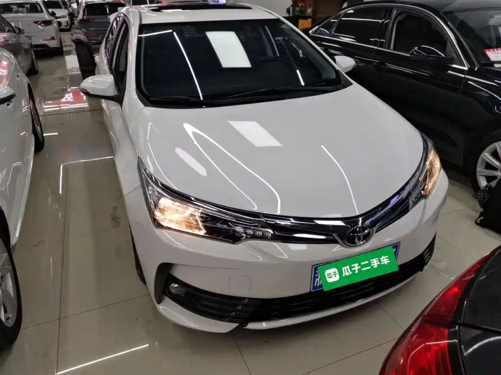 Toyota Corolla 2017 Facelift 1.2T S-CVT GL-i фото 3