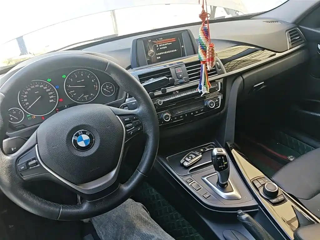 BMW 3 Series 2017 318i Fashion фото 10