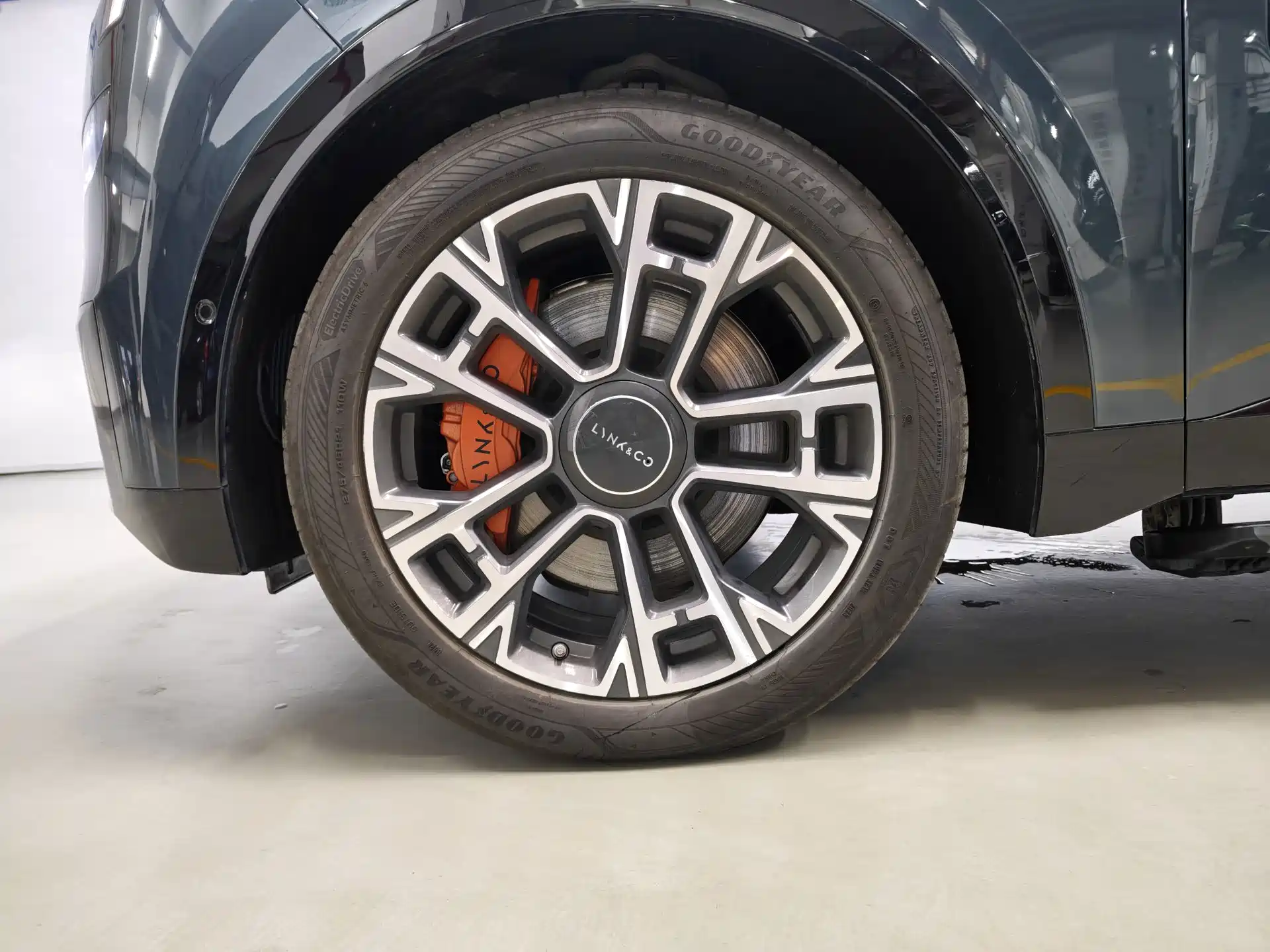 صورة 14 - Lynk & Co 900