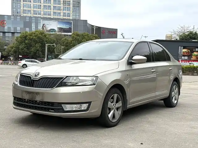 Škoda Rapid 2015 1.6L Automatic Smart Selection