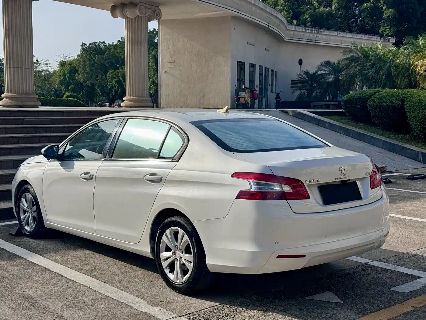 Peugeot 408 2014 1.8L Manual Leading Edition фото 11