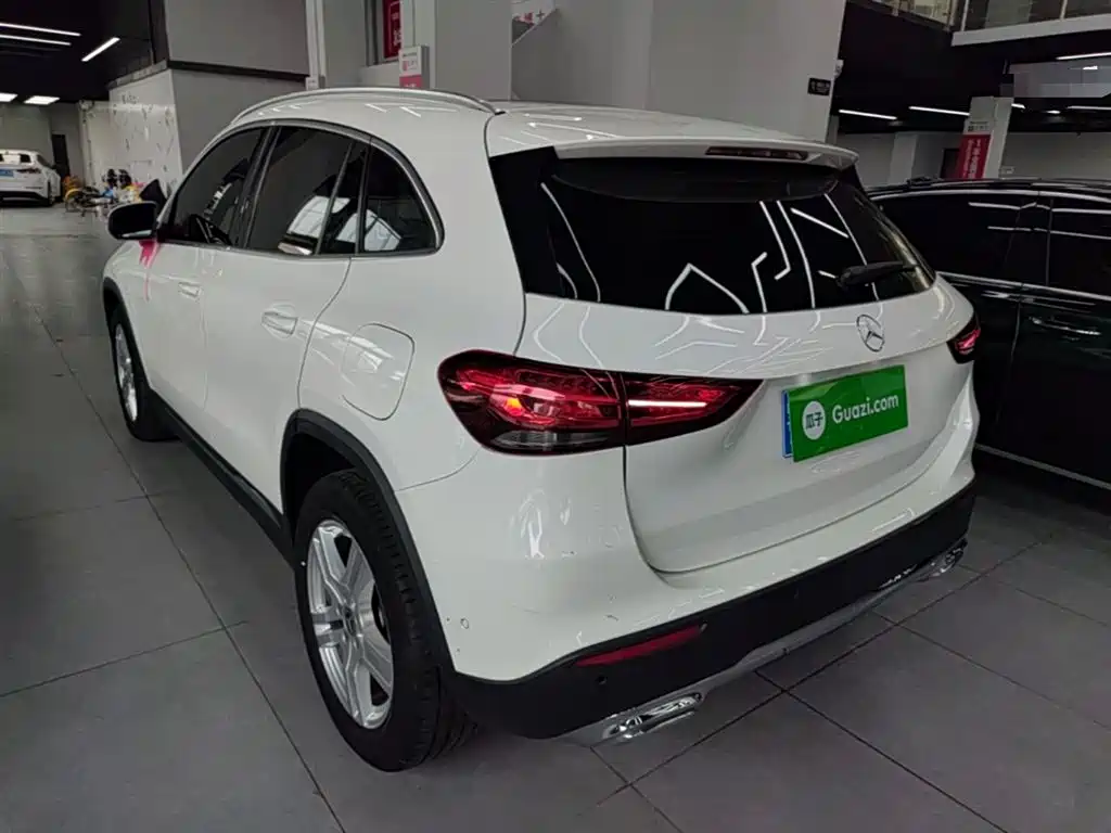MERCEDES-BENZ GLA