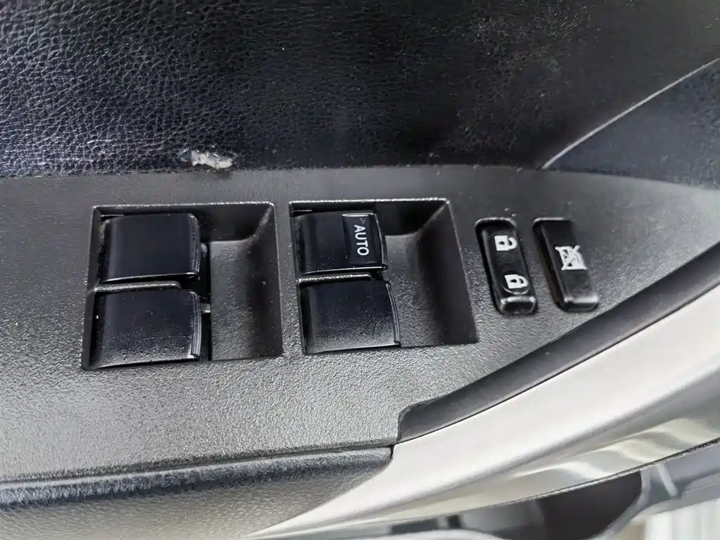Toyota Corolla 2017 1.2T Manual GL фото 9