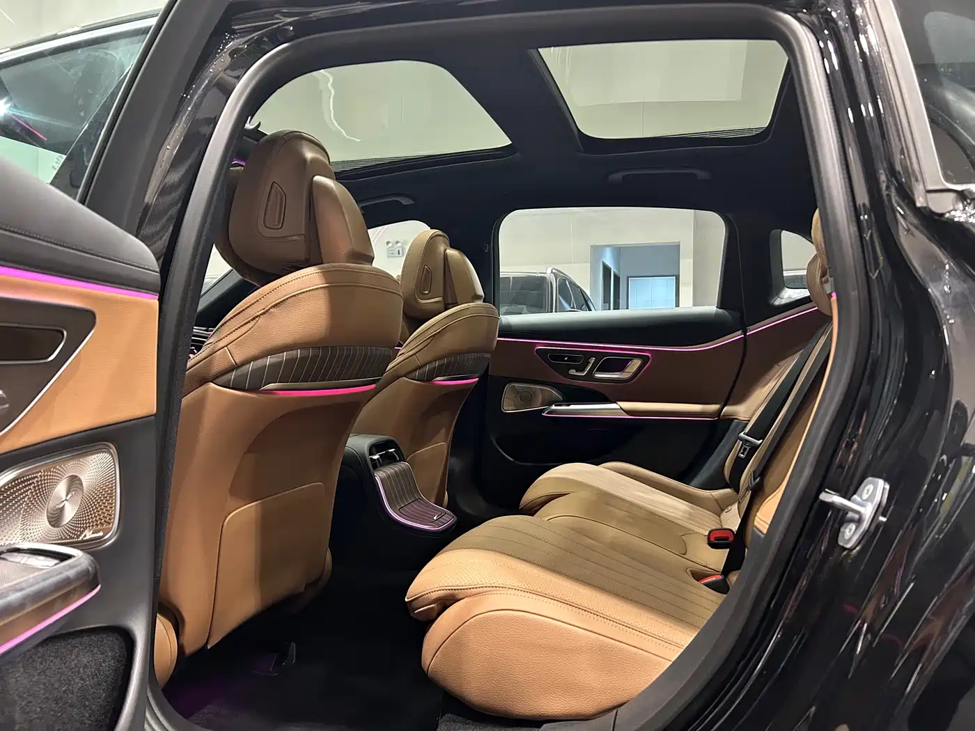 Mercedes-Benz E-Class 2024 Model E 300 L Luxury фото 8