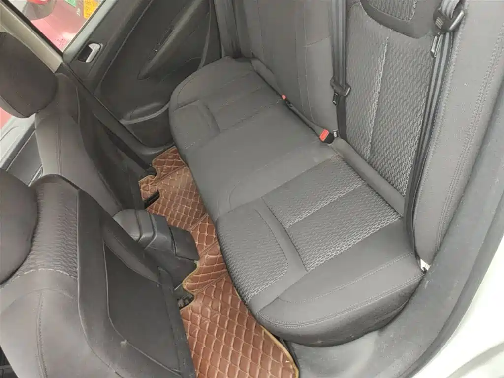 Peugeot 308 2014 Model Joy Edition Classic 1.6L Automatic Superior Style фото 17