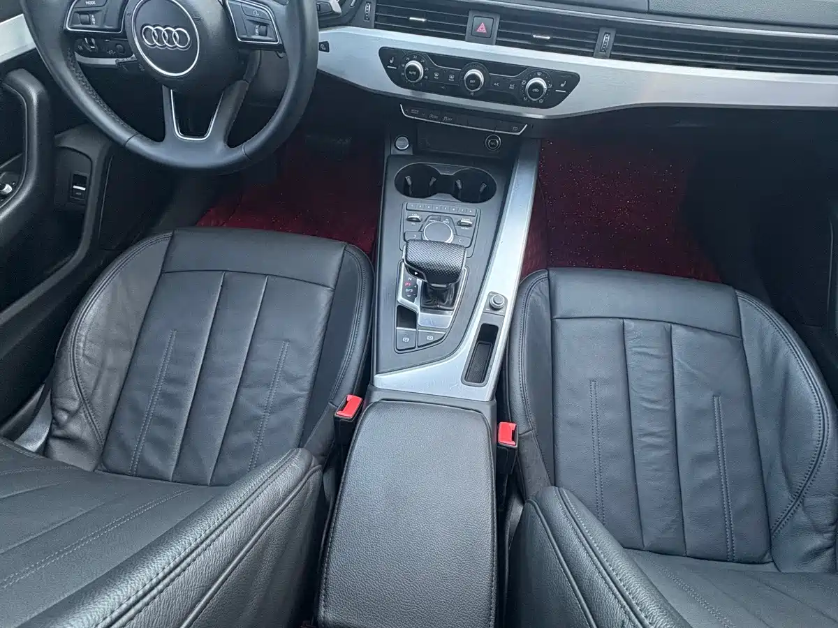 Photo 13 - Audi A4L