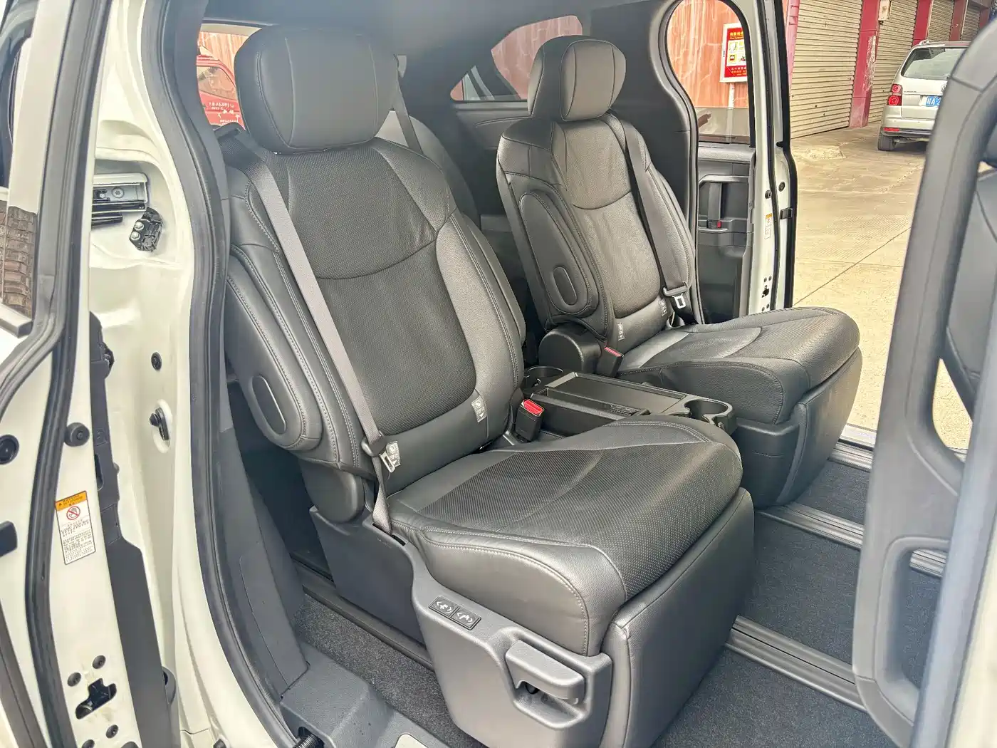 Toyota Sienna 2021 2.5L Hybrid Premium Edition фото 11