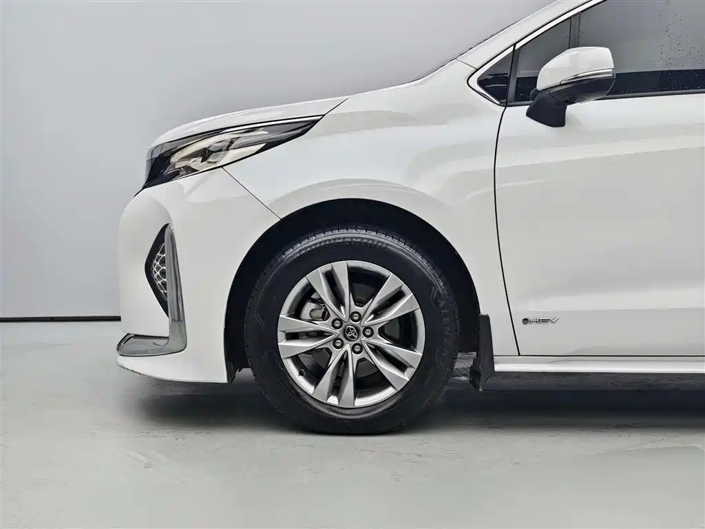 Toyota Sienna 2024 2.5L Hybrid Comfort Edition фото 8