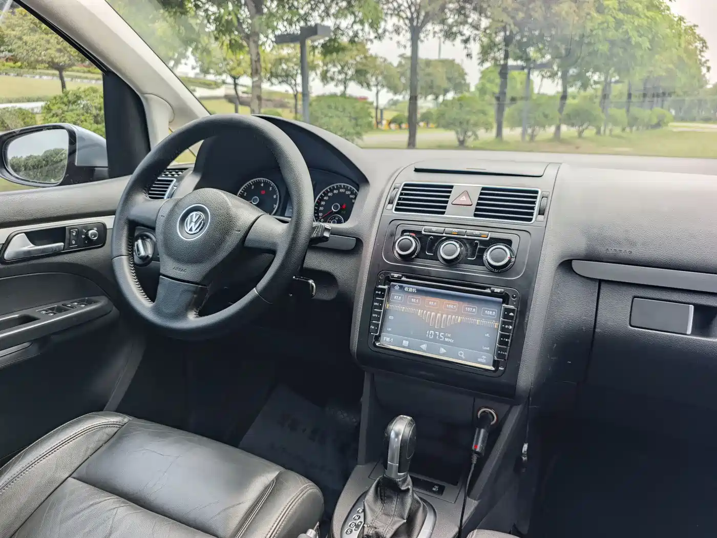 Volkswagen Touran 2015 1.4T DSG Comfort Edition 5-seater фото 19