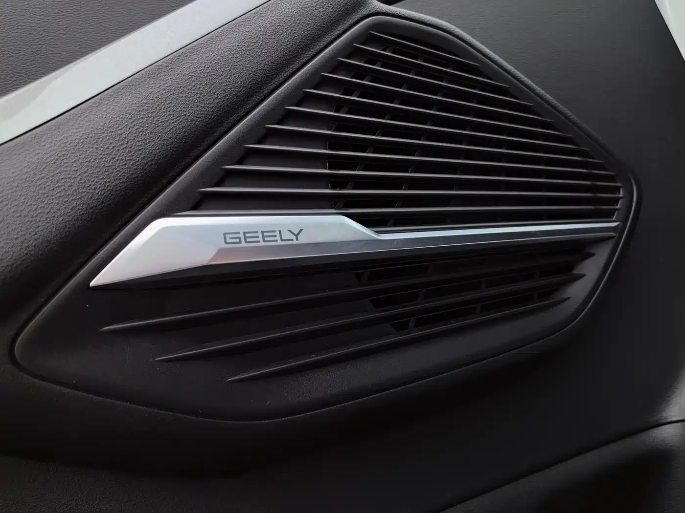Geely Galaxy Galaxy L6 2024 125km PLUS Soaring Dragon Edition фото 27