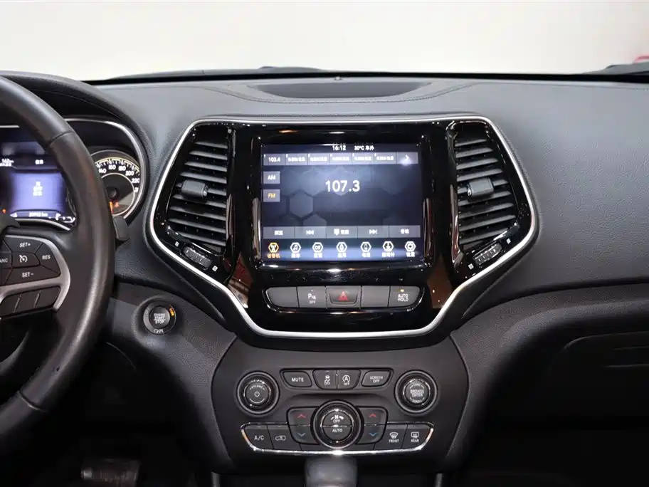 Photo 14 - Jeep Cherokee