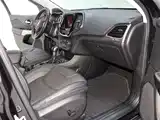 Photo 8 - Jeep Cherokee