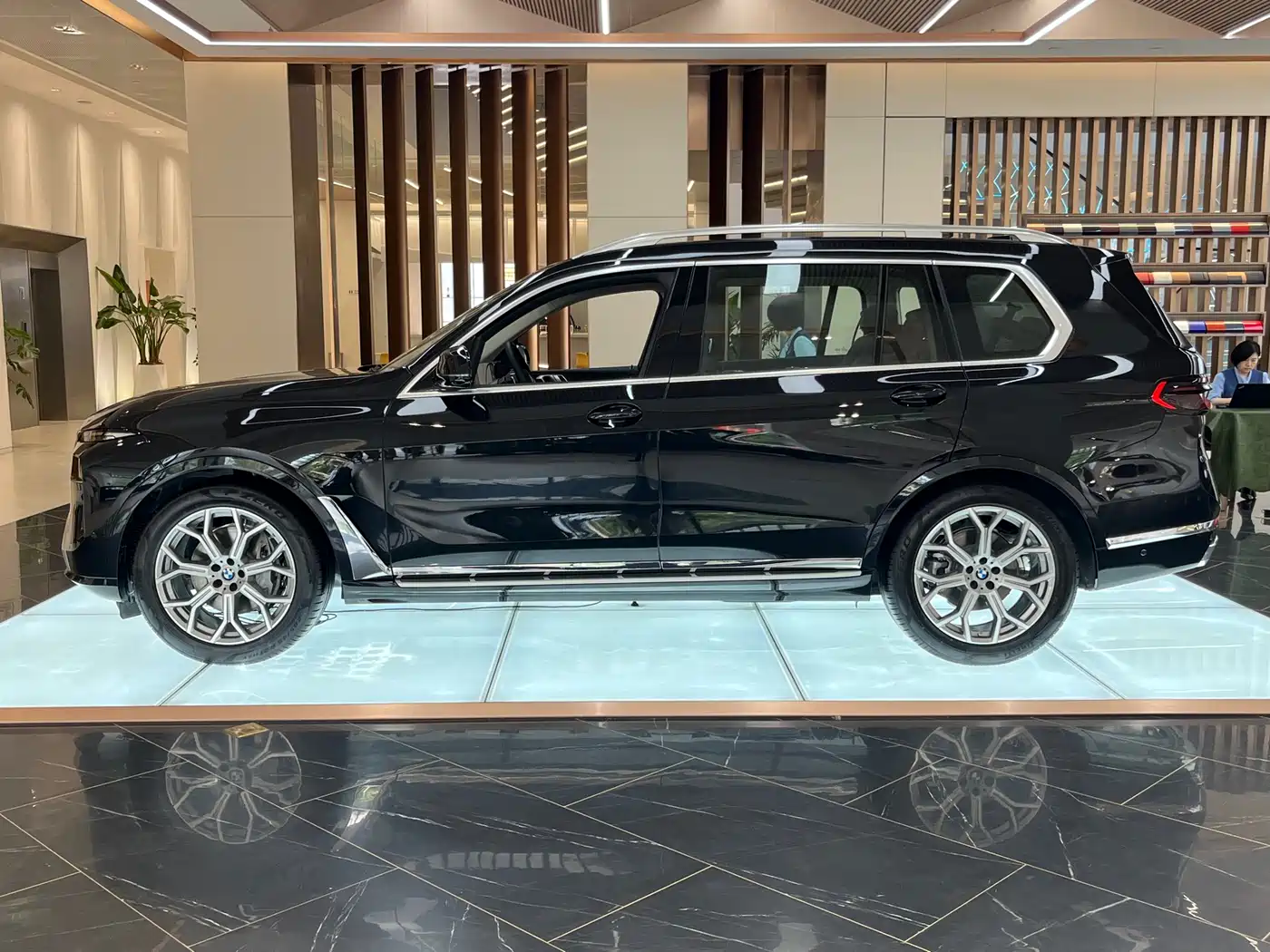 BMW X7 2025 xDrive40i Leading Luxury Package фото 2