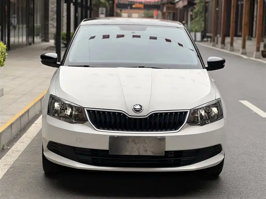 Škoda Fabia 2017 1.4L Auto Car Enjoy Edition фото 6