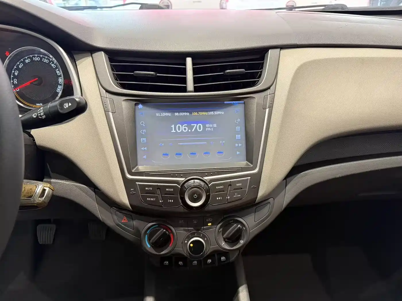 Chevrolet Sail 2016 Sail 3 1.3L Manual Comfort Sunroof Edition фото 8
