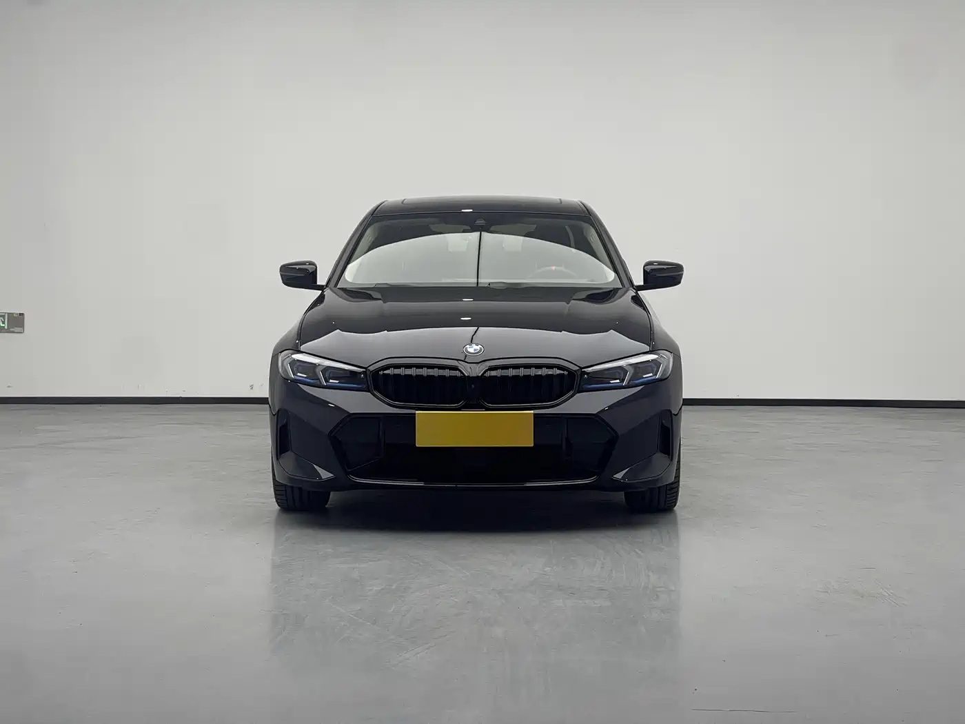 BMW 3 Series 2026 330Li M Sport Shadowline Package фото 4
