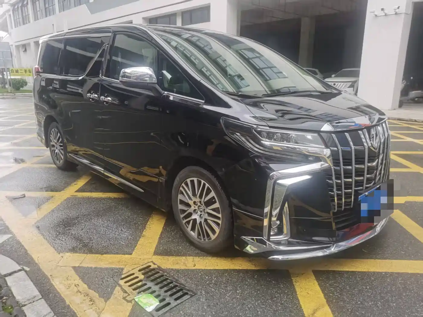 Toyota Alphard 2018 3.5L Luxury фото 3