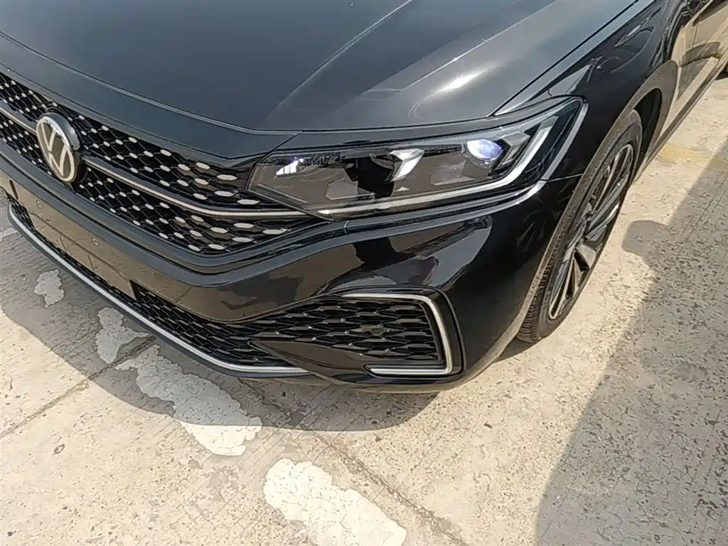 Volkswagen Passat 2022 330TSI Starlight Elite Edition фото 24
