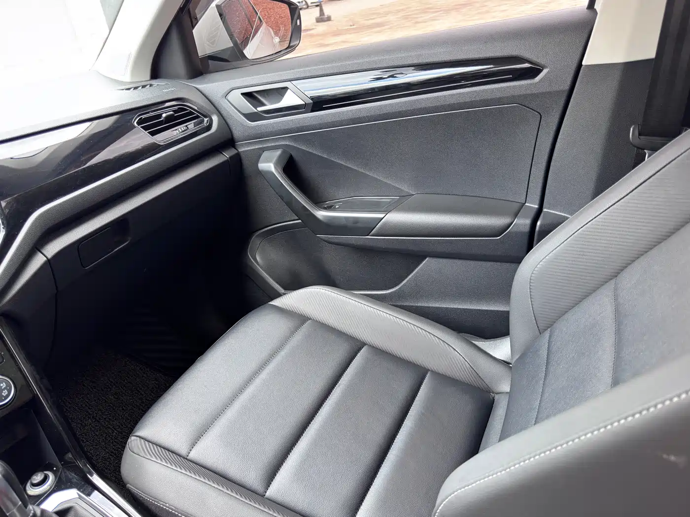 Volkswagen T-ROC 2020 280TSI DSG 2WD Comfort фото 8