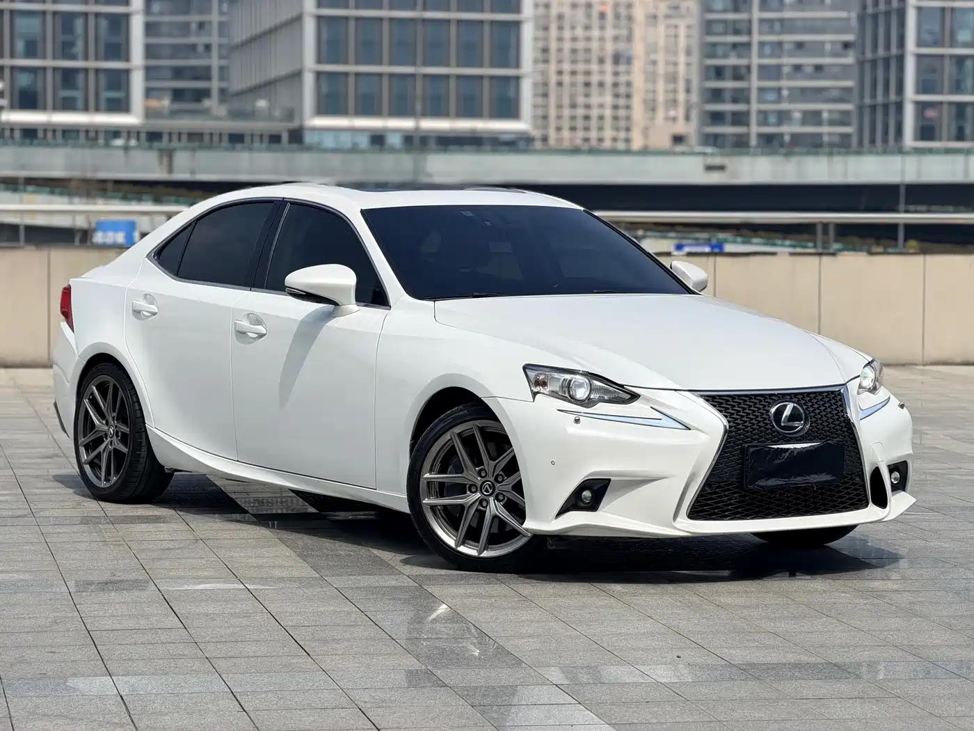 LEXUS IS