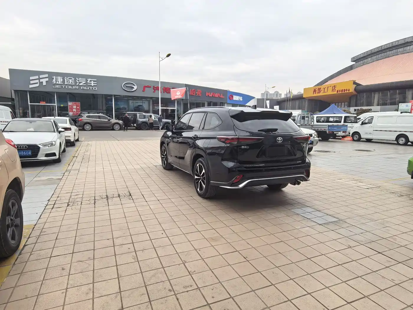 Toyota Crown Kluger 2023 2.5L HEV AWD Luxury Edition фото 14