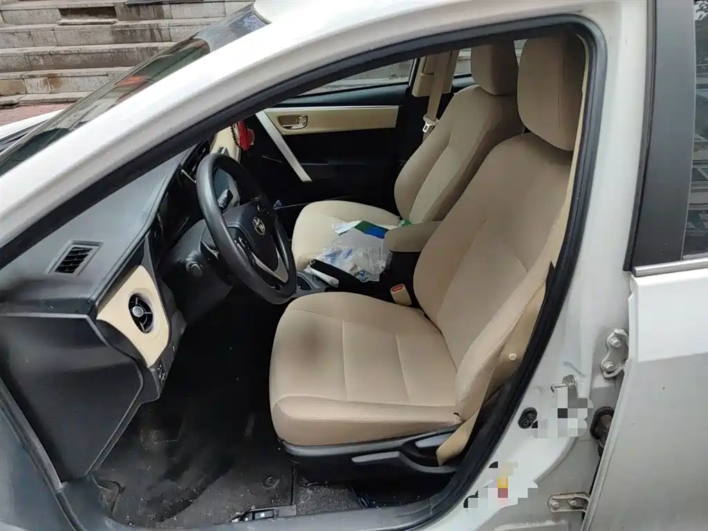 Toyota Corolla 2017 Facelift Hybrid 1.8L E-CVT Leading Edition фото 11