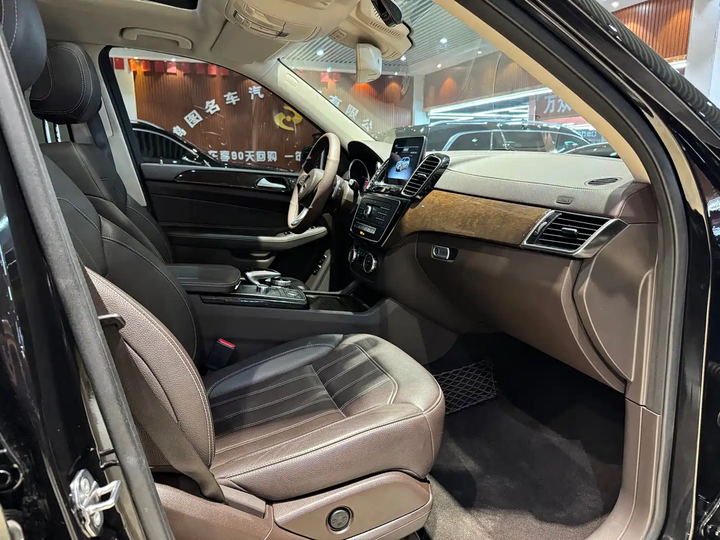 Mercedes-Benz GLS 2019 GLS 400 4MATIC Dynamic Collector's Edition фото 6