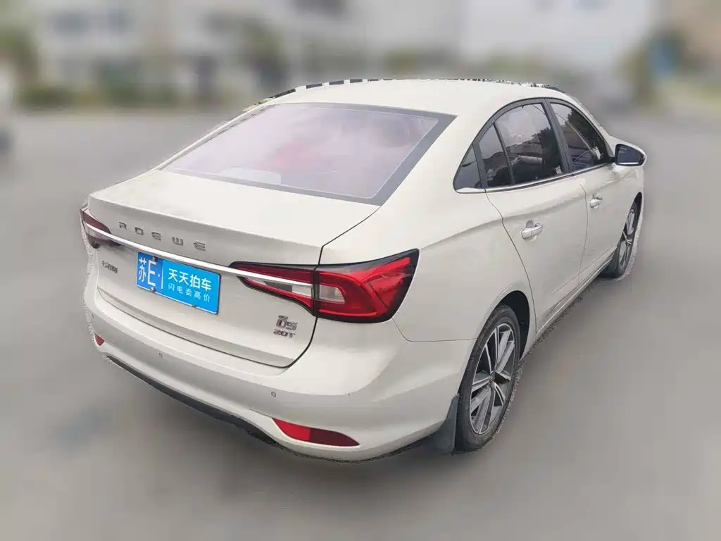 Фото 2 - Roewe i5
