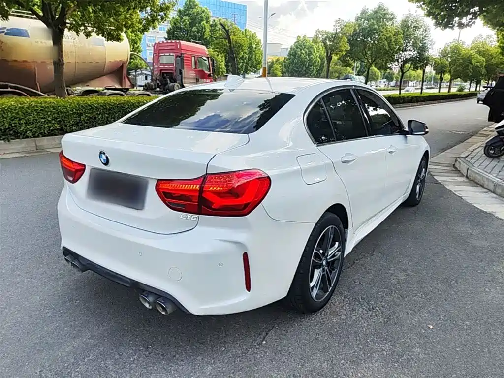 BMW 1 Series 2018 Facelift 118i Sport фото 7