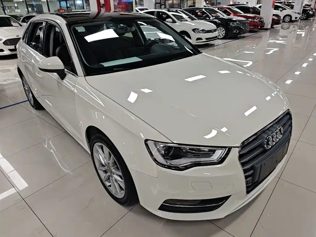 Audi A3 2014 Sportback 35 TFSI Automatic Comfort фото 4