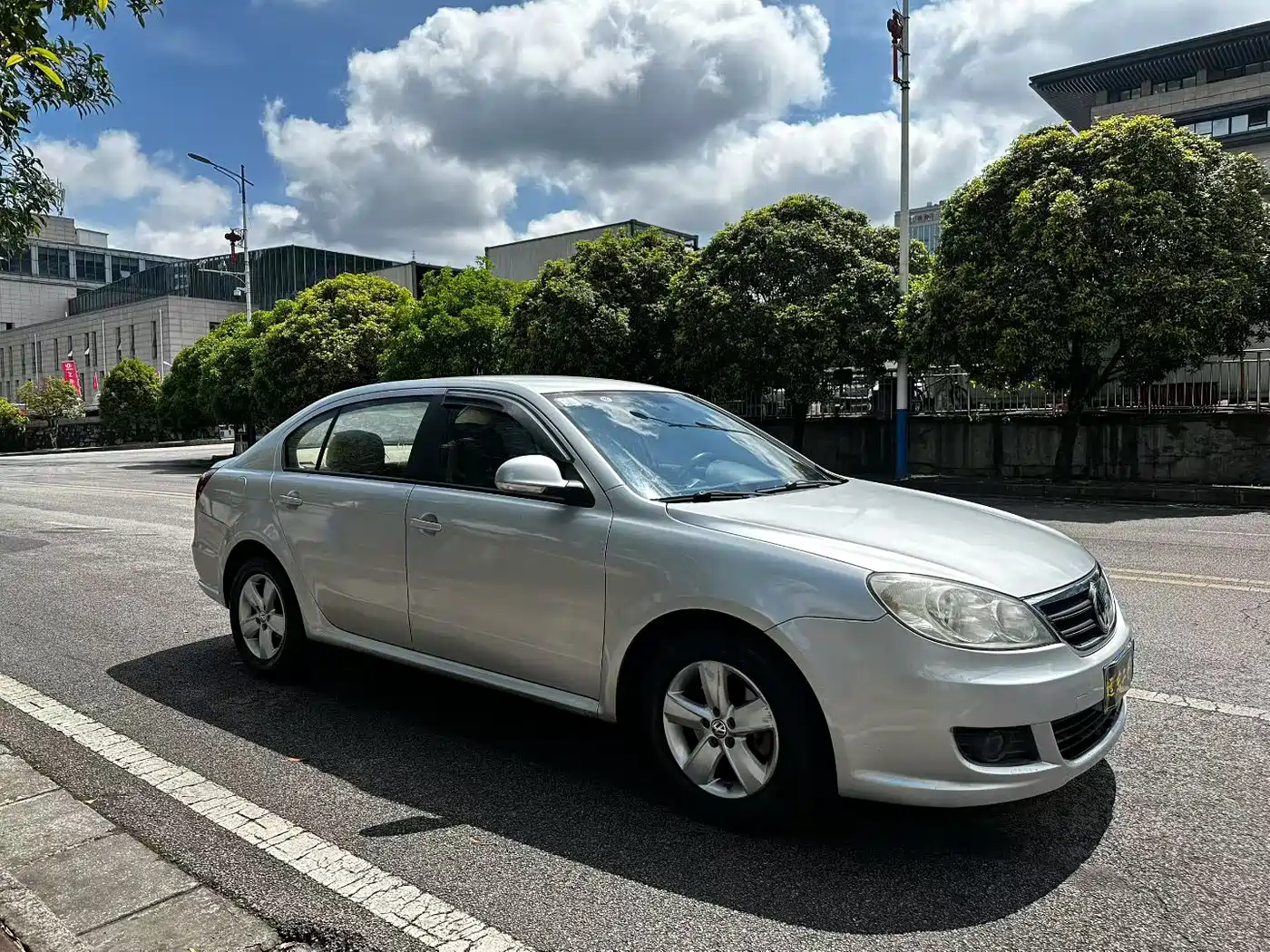 Volkswagen Lavida 2011 1.6L Automatic Leisure Edition фото 3