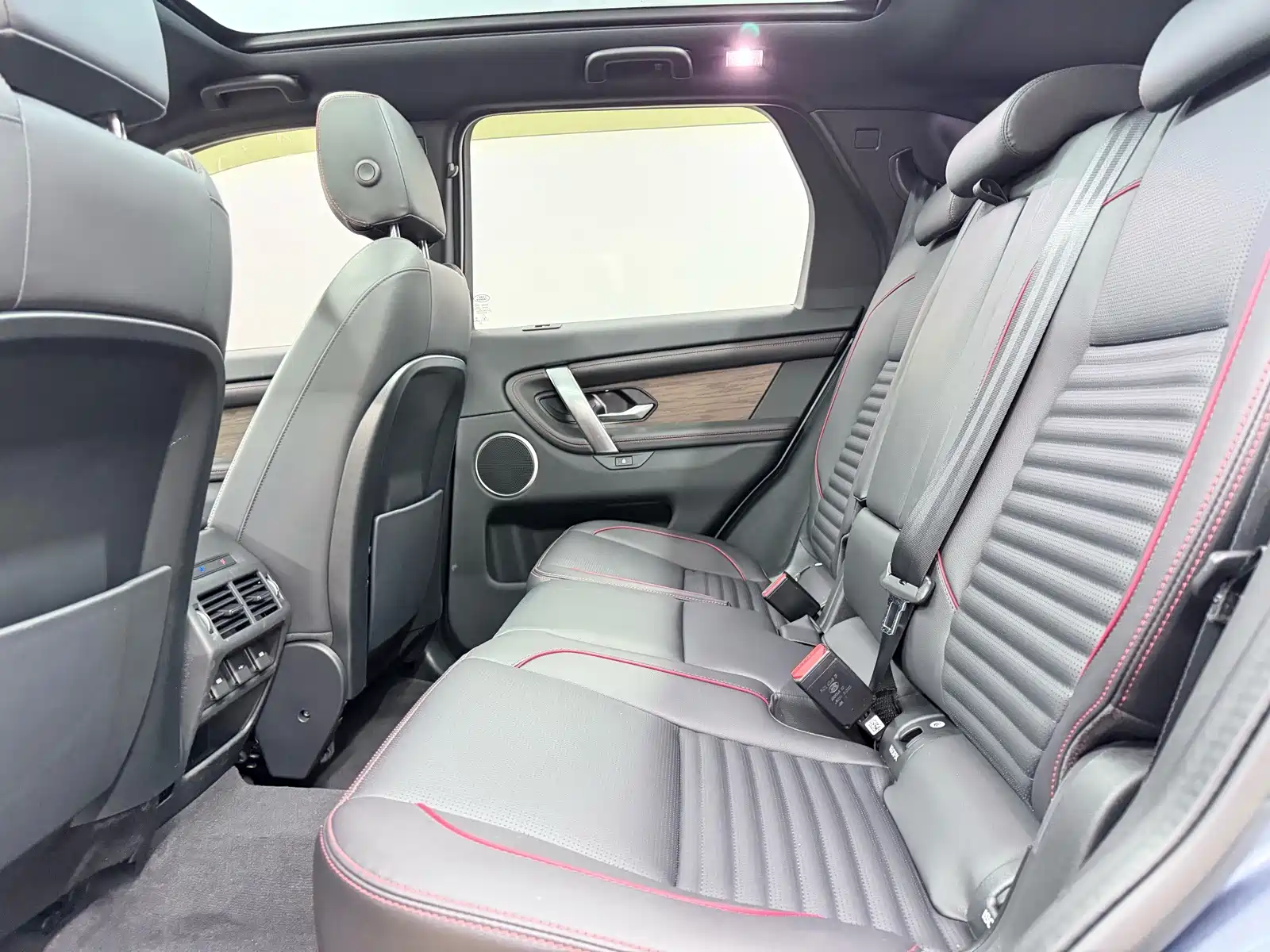 Фото 25 - Land Rover Discovery Sport