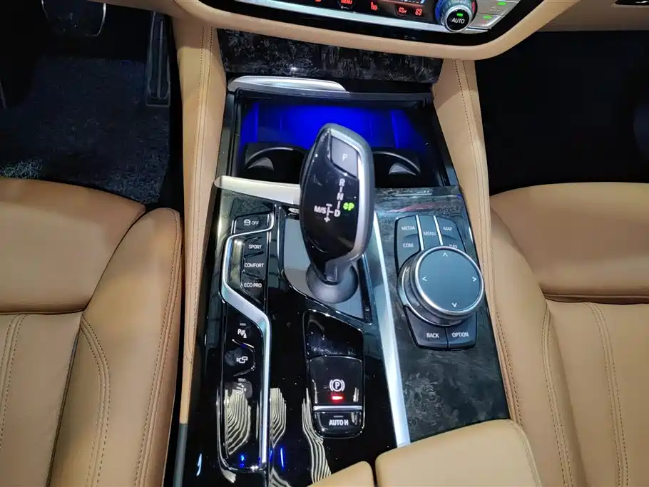 BMW 6 Series GT 2022 Model 630i M Sport Package фото 16