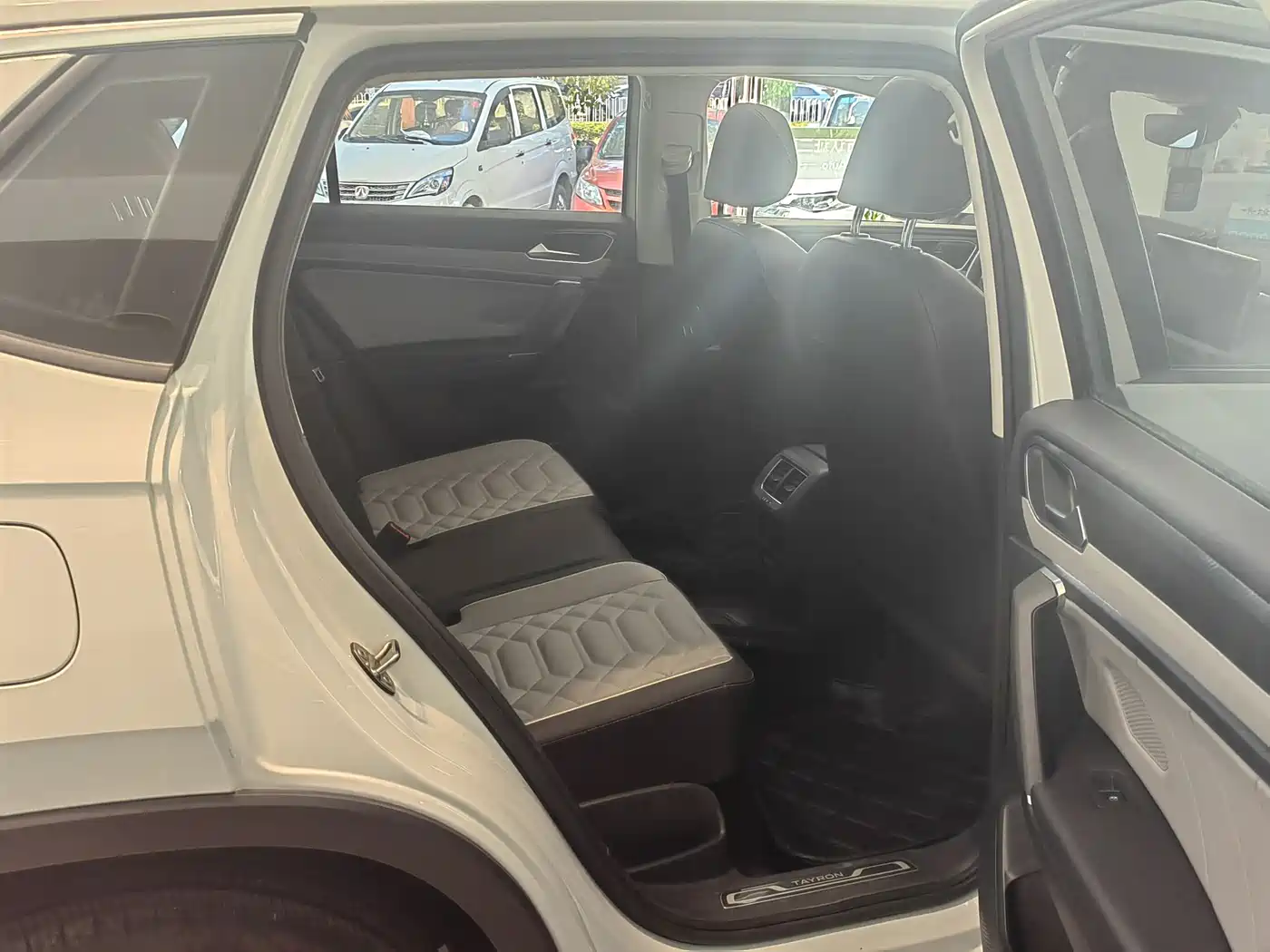 Volkswagen Tayron 2023 300TSI 2WD Luxury Plus Advanced Edition фото 8