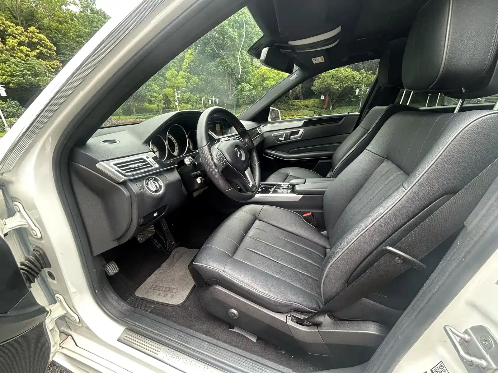 صورة 4 - Mercedes-Benz E-Class