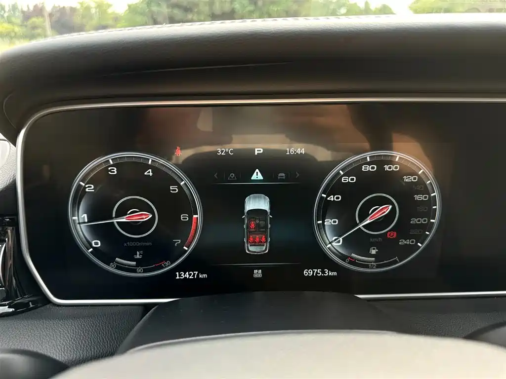 Hongqi HS5 2022 Facelift 2.0T Smart Flag Enjoyment AWD Edition фото 12