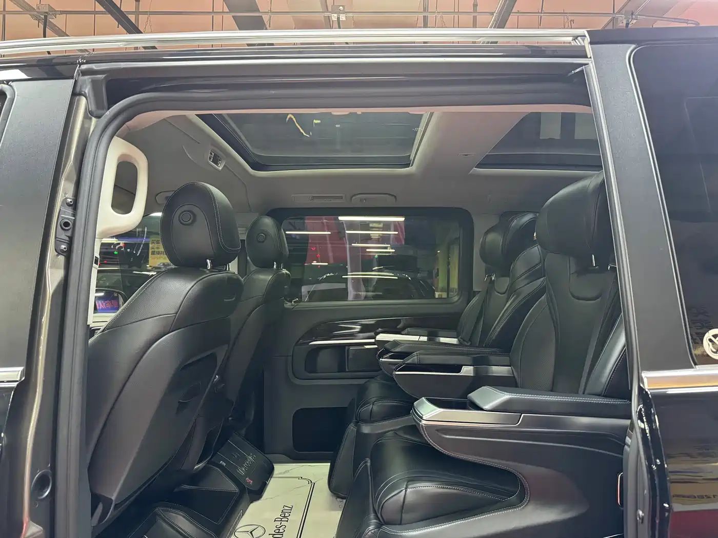 Mercedes-Benz V-Class 2018 V 260 L Premium Long Version China V фото 32