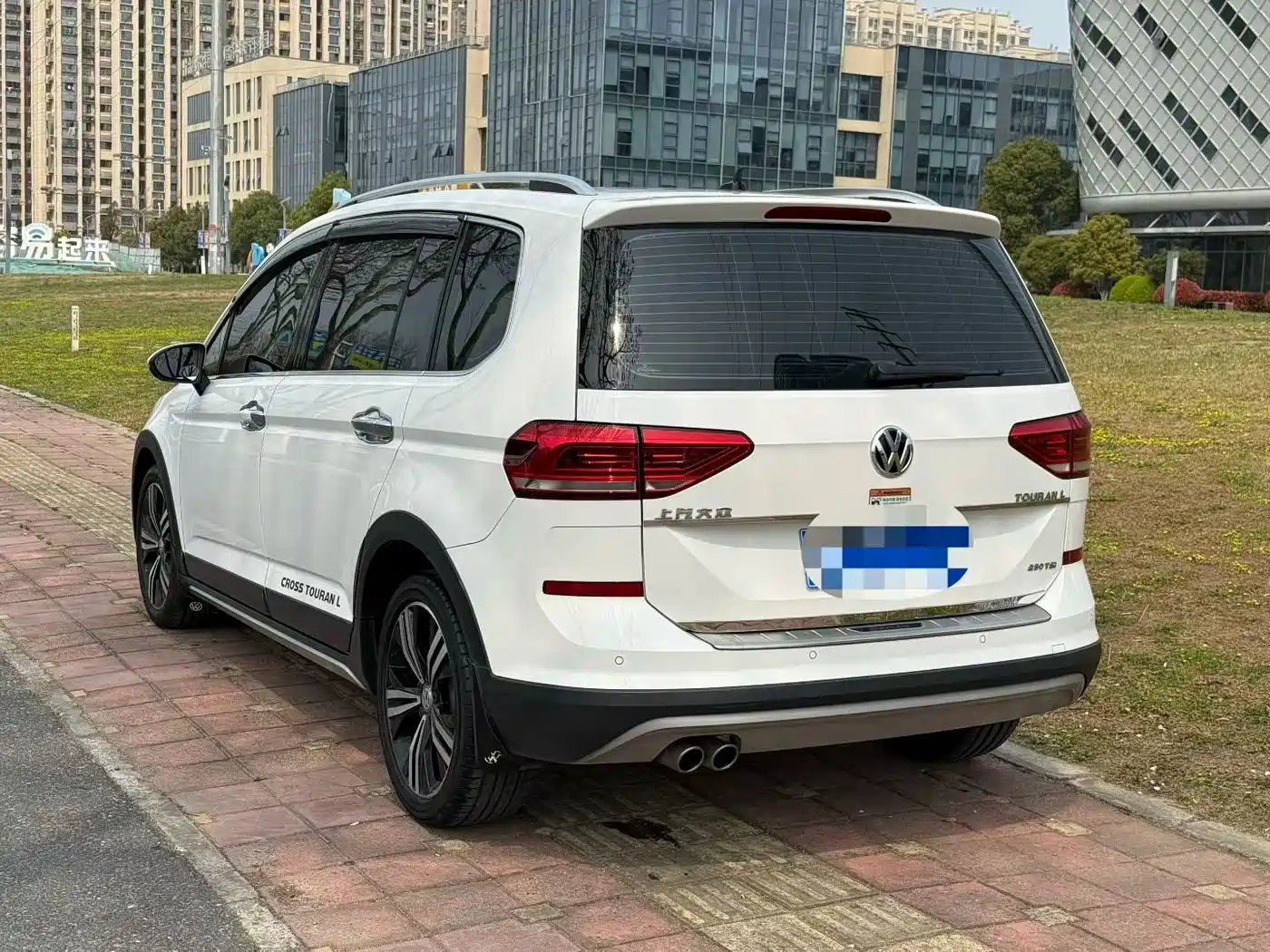 Volkswagen Touran 2018 Touran L 280TSI DSG Cross Edition 6-seater China VI фото 6