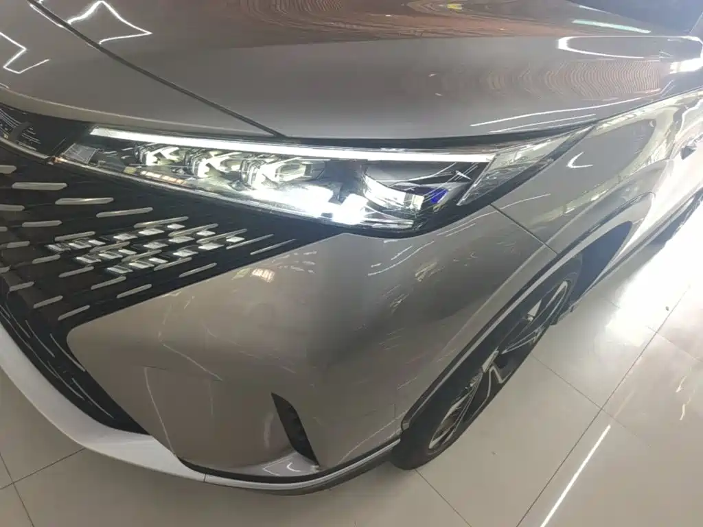 Фото 24 - Roewe RX5