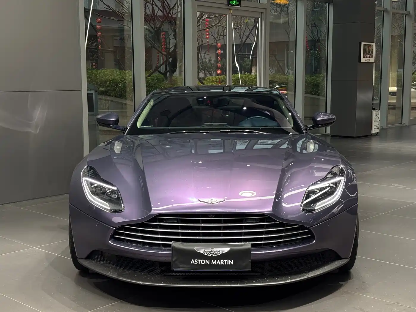 ASTON MARTIN DB11