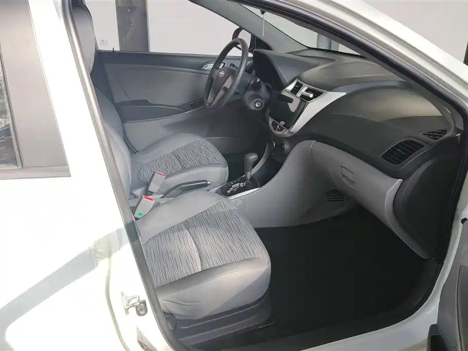 Hyundai Verna 2014 1.4L Automatic Smart GLS фото 8