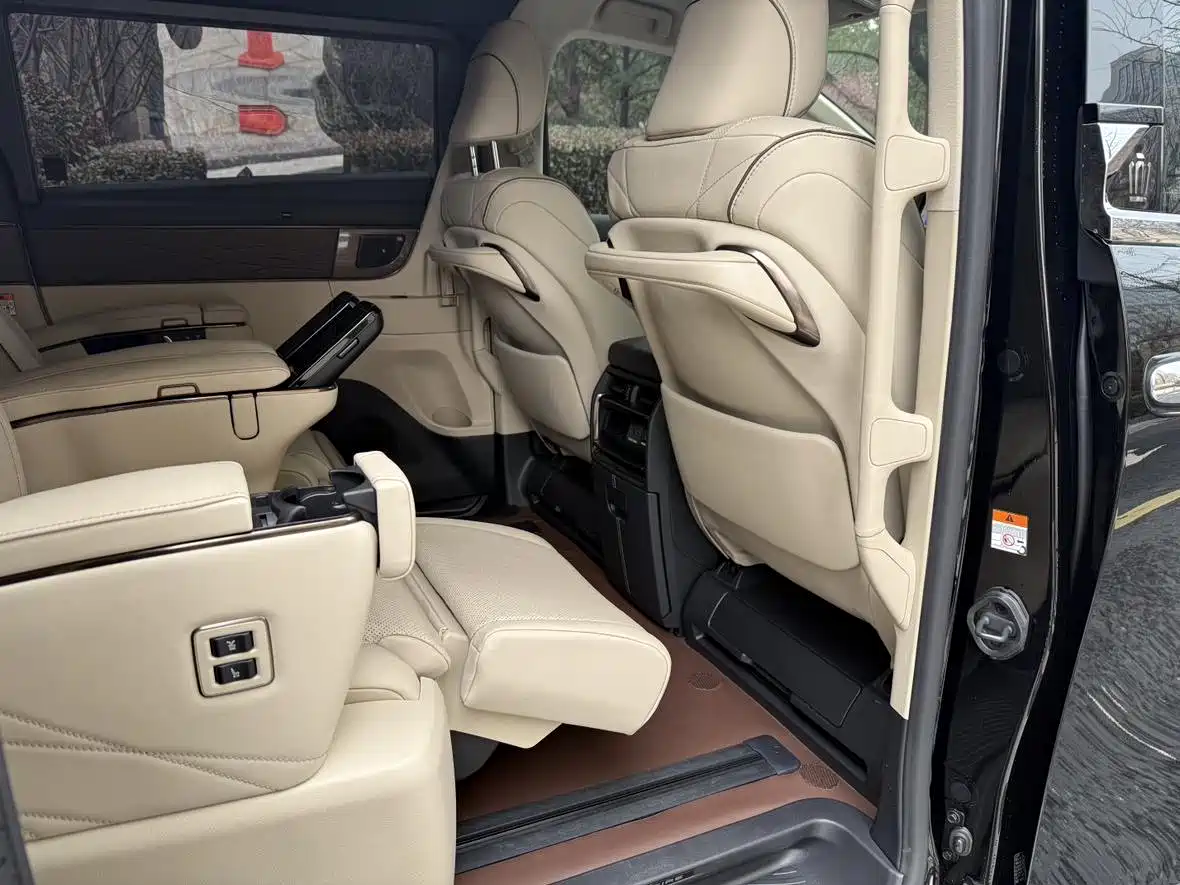 Toyota Vellfire 2024 Crown Hybrid 2.5L Executive Premium Edition фото 7