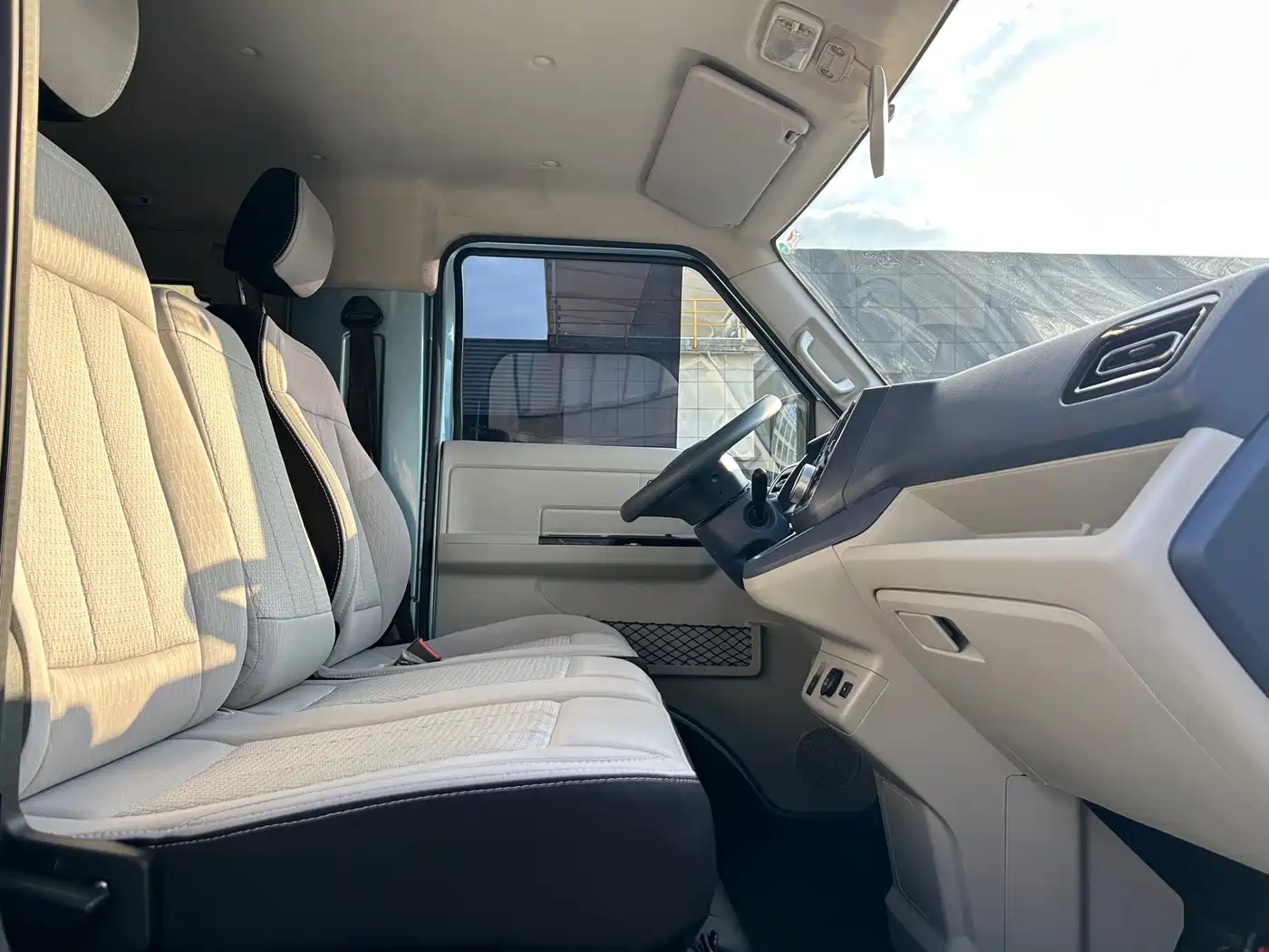 SRM Xinyuan Xinyuan E3 2025 2025 Model Fudi 310KM Utility Passenger