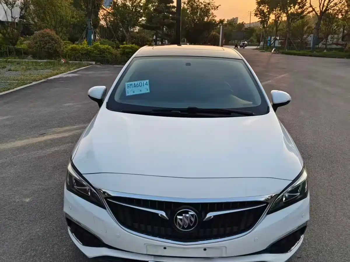 Buick Verano 2018 Sedan 20T Dual Clutch Leading фото 2