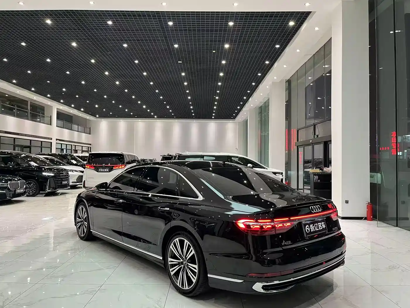 Audi A8 2023 A8L 50 TFSI quattro Exclusive фото 12