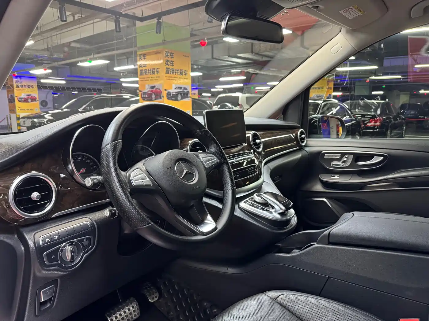 Mercedes-Benz V-Class 2018 V 260 L Premium Long Version China V фото 11