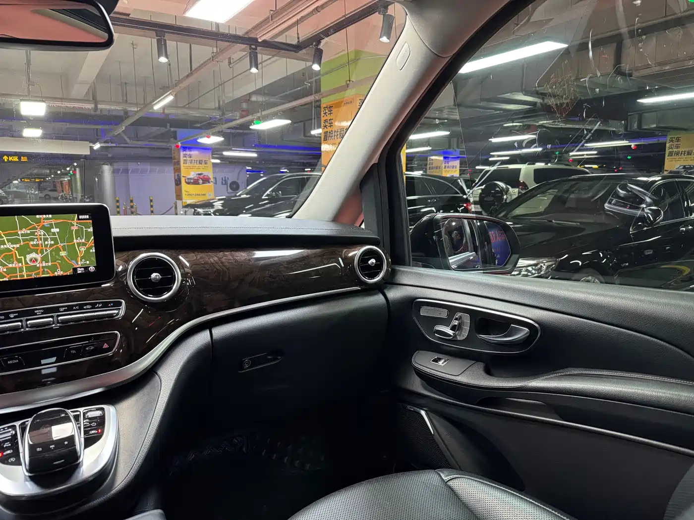 Mercedes-Benz V-Class 2018 V 260 L Premium Long Version China V фото 23