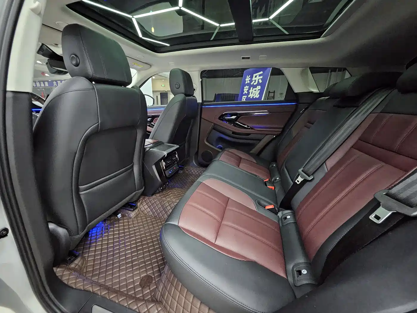 Land Rover Range Rover Evoque 2023 Range Rover Evoque L 249PS Luxury Edition фото 14
