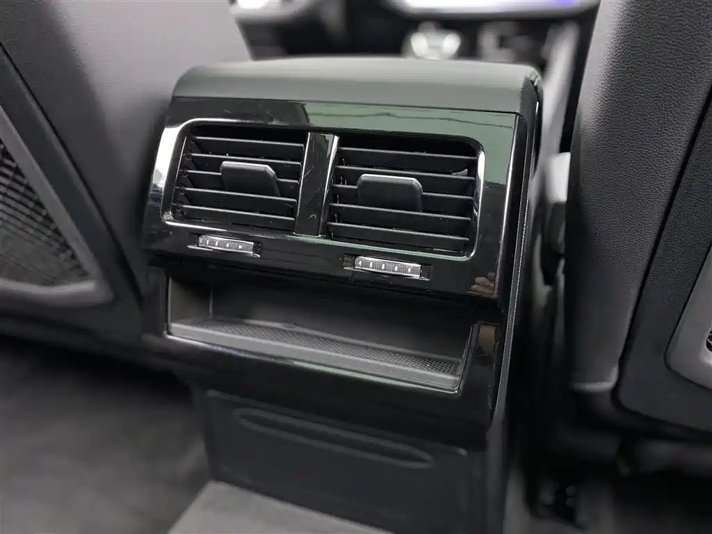 Volkswagen Touareg 2022 3.0TSI Rui Xiang Edition Gloss Black Sport Package фото 24