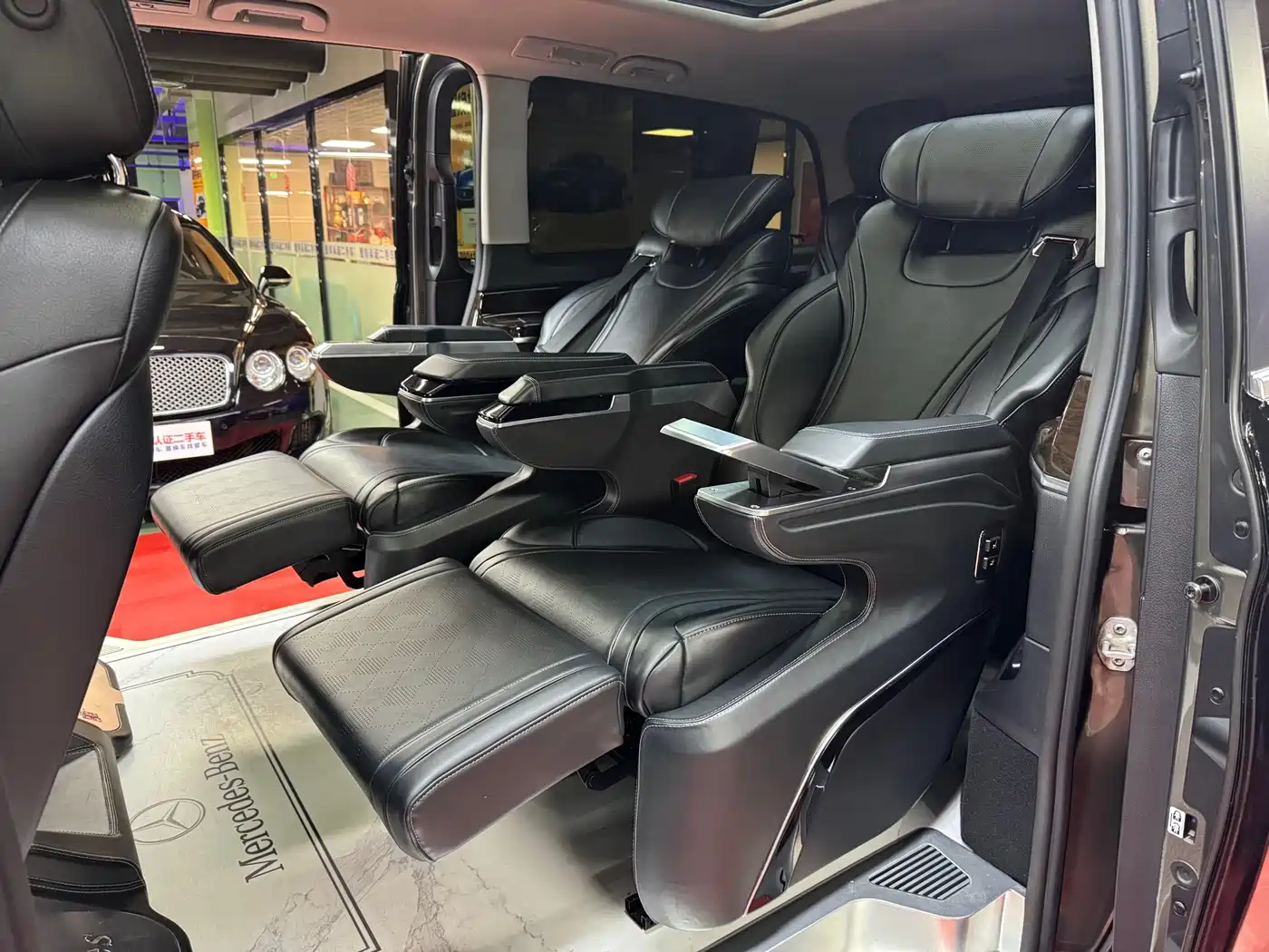 Mercedes-Benz V-Class 2018 V 260 L Premium Long Version China V фото 39